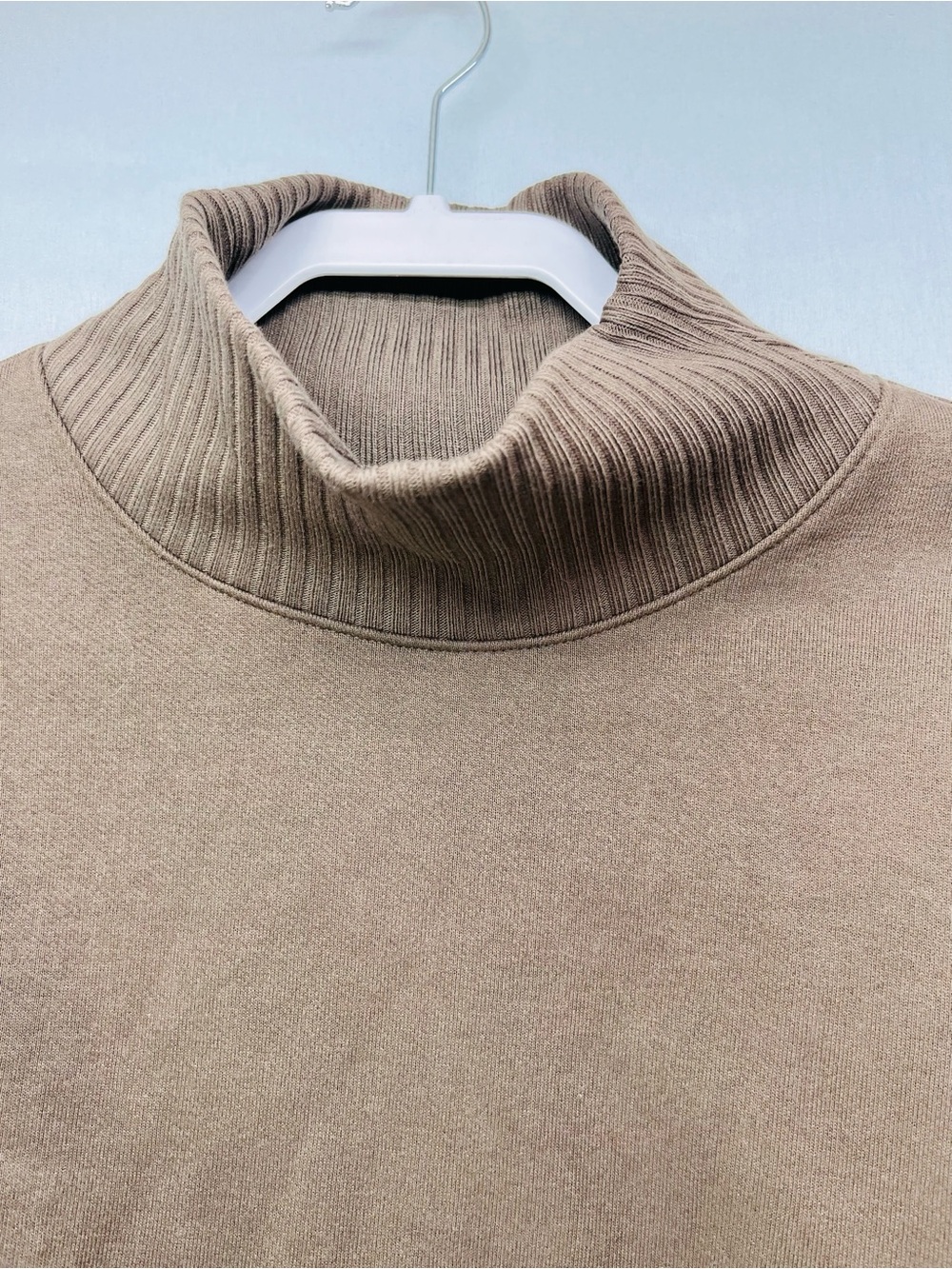 ALO Yoga Ribbed Cropped Pullover in Espresso - Picture 2 of 8